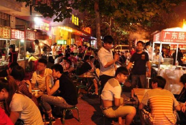 郑州最有名夜市小吃街 深夜食堂,正宗的河南美食