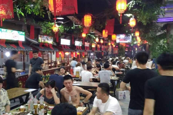 郑州最有名夜市小吃街 深夜食堂,正宗的河南美食