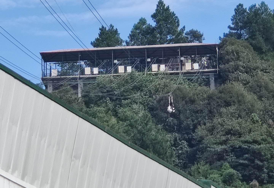 重庆高空项目坠落女子抢救无效死亡 事故发生的原因是什么呢