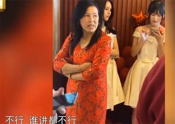 新郎娶亲遭岳母临时加价 新娘的动作让全场人尴尬现场曝光